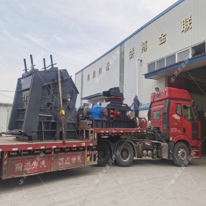 1000*700液壓對輥制砂機，1210反擊破發(fā)往四川