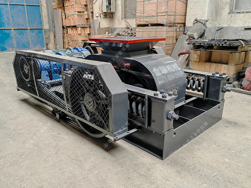 雙齒輥破碎機(jī)在破碎大塊難碎物料時,如何確保破碎效果? 雙齒輥破碎機(jī)在破碎大塊難碎物料時,如何確保破碎效果?